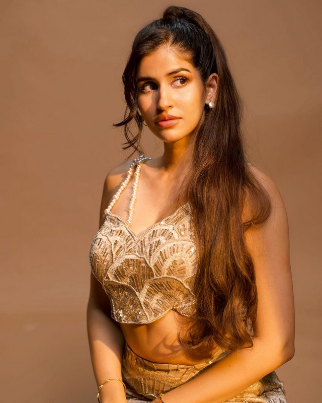 Actress Sakshi Malik Sexy Clicks