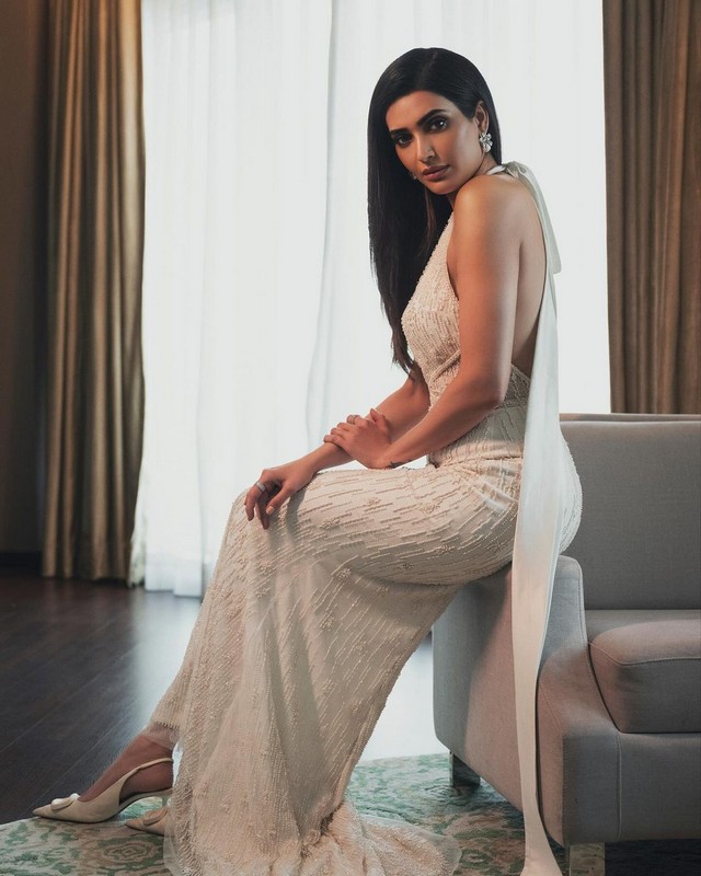 Karishma Tanna Looks Beautiful in White Saree