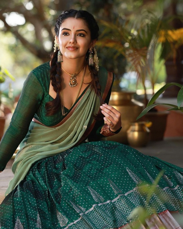 Malvika Sharma Looking Traditional in Half Saree