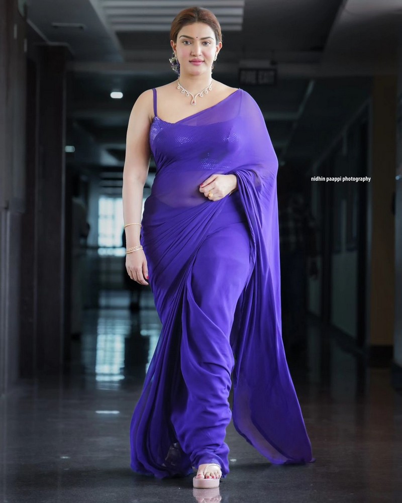 Honey Rose Looking Gorgeous in Blue Saree