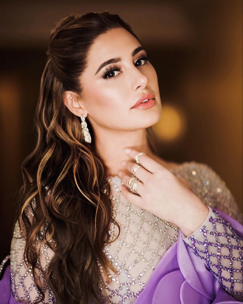 Nargis Fakhri Looks Gorgeous In Violet Dress