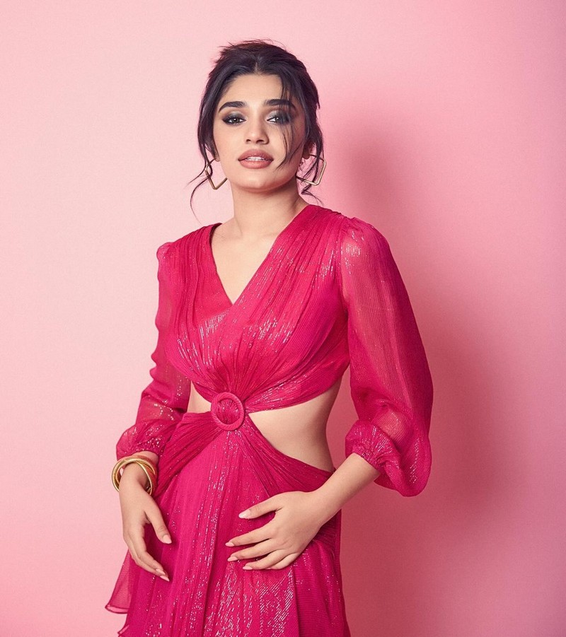 Fabulous Looks Of Krithi Shetty in Pink Outfit