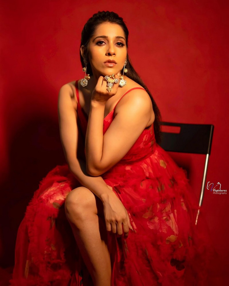 Anchor Rashmi Gautam Looking Sizzles in Red Dress