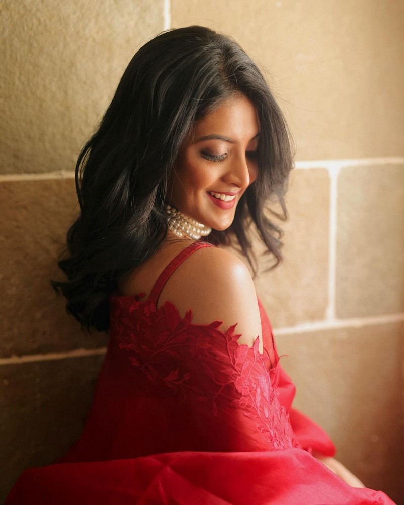 Nivedhithaa Sizzling Stills in Red Saree
