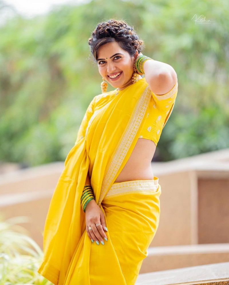 Sravanthi Chokarapu Glamrous Clicks in Yellow Saree