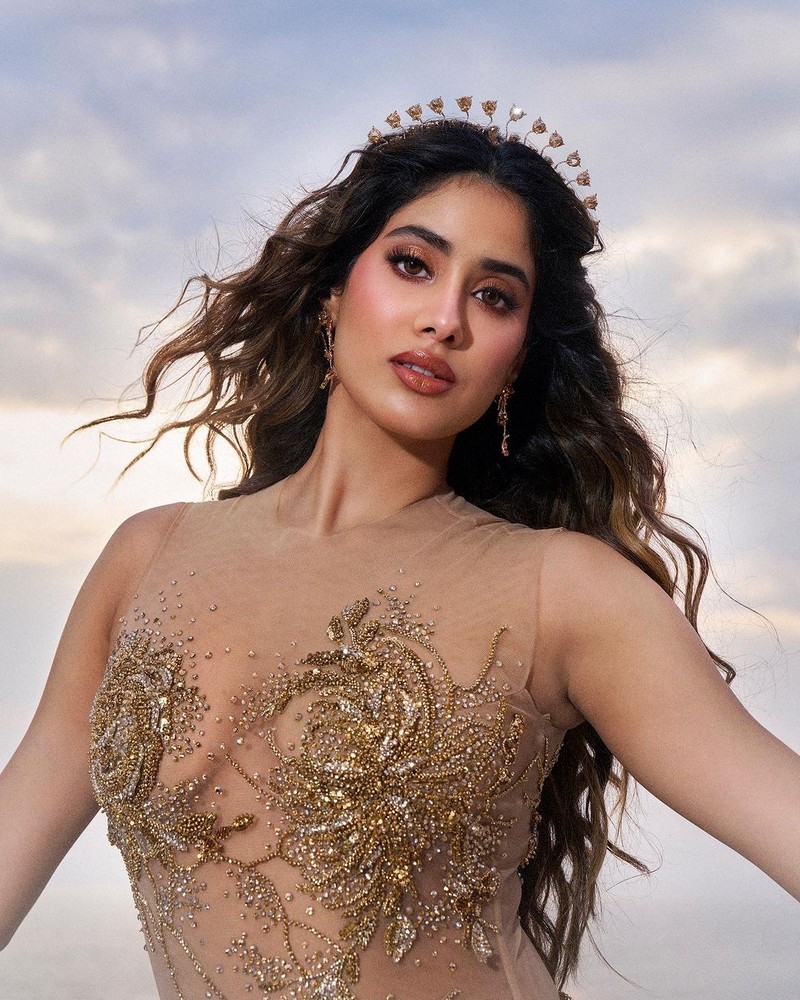 Actress Janhvi Kapoor Looking Dazzles in Designing Outfit