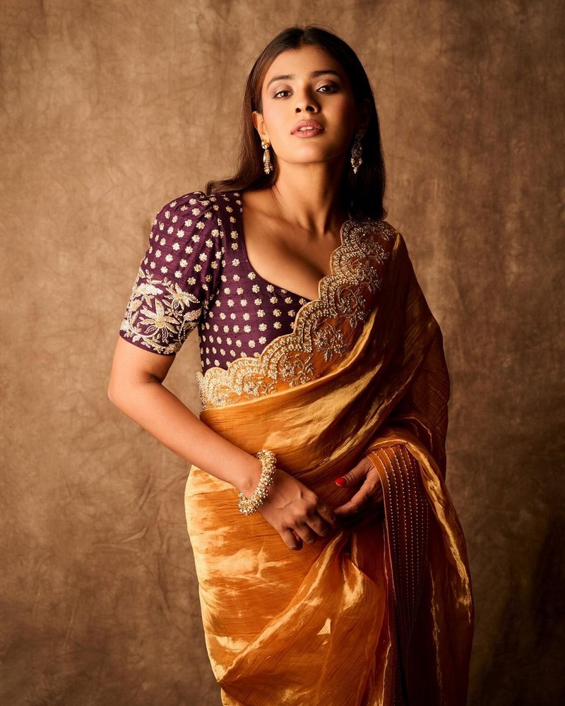 Fabulous Looks Of Hebah Patel in Saree