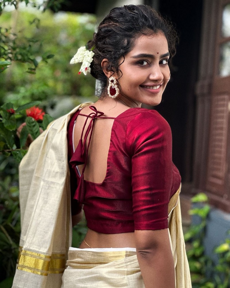 Anupama Parameswaran Looking Gorgeous in White Saree