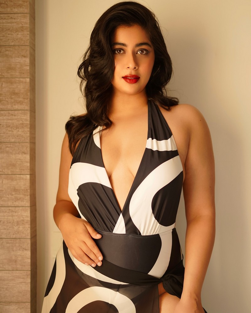 Nikita Sharma Sexy Clicks in Black Outfit