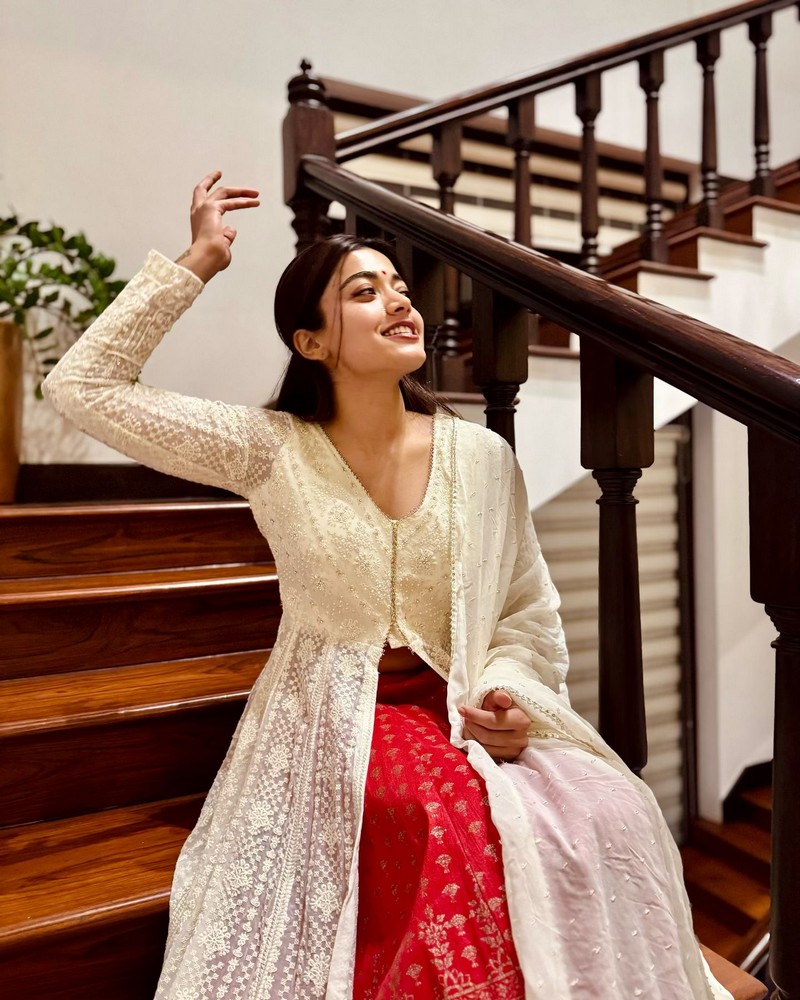 Rashmika Mandanna Looks Stuns in Traditional Wear