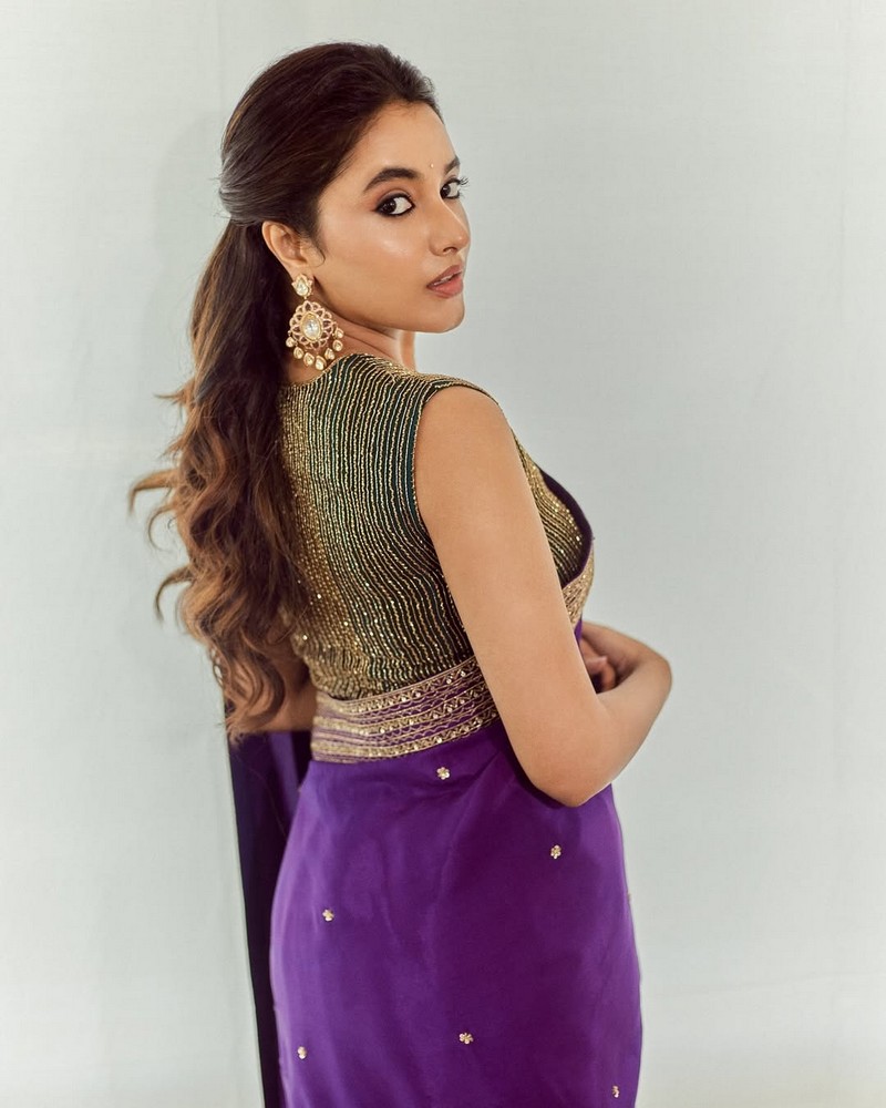 Scintillating Looks Of Priyanka Mohan in Violet Saree